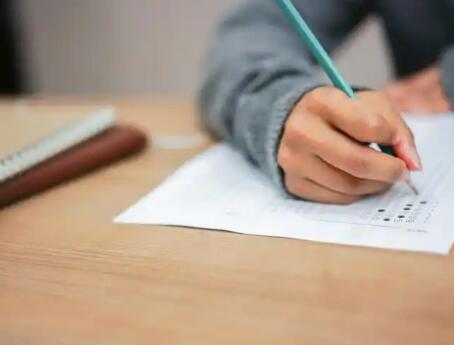 GPA不高沒(méi)實(shí)習，還要備戰雅思？這份時(shí)間規劃直接照搬準備！